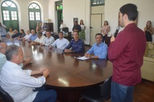 10 medidas contra a burocracia Cahchoeiro